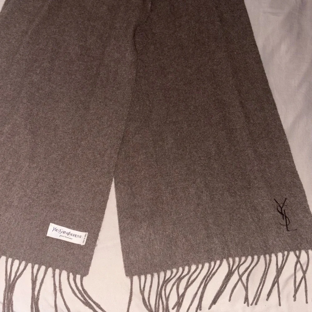 Gray Fringed Scarf - Picture 4 of 7